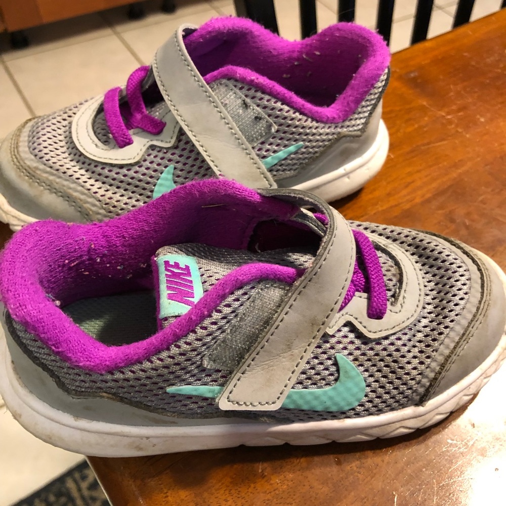 Nike toddler size 9C shoes